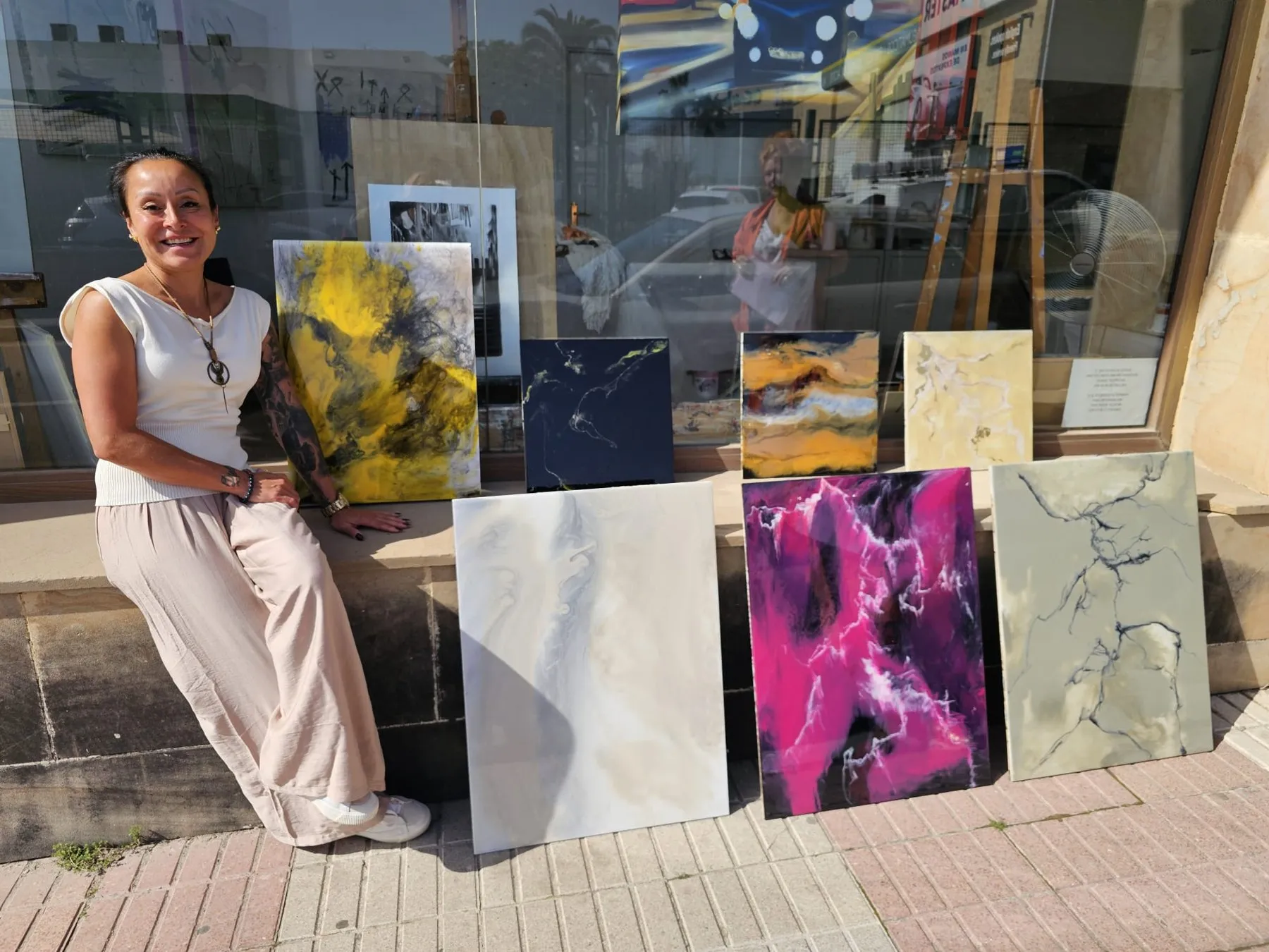 A participant in Marbella with seven of her own epoxy panels in different colours